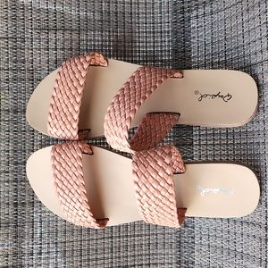 cute summer sandals size 7.5 New❤